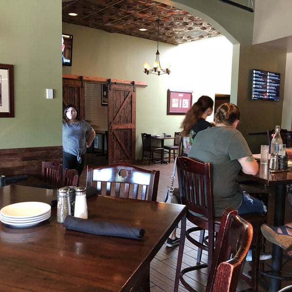 8/27/2018 tarihinde Scott B.ziyaretçi tarafından The Vine - Martini &amp; Wine Bar'de çekilen fotoğraf