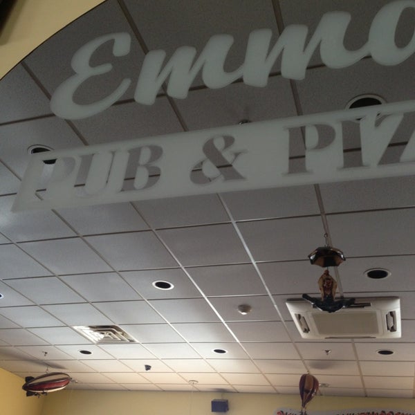 รูปภาพถ่ายที่ Emma&#39;s Pub &amp; Pizza โดย Dave D. เมื่อ 3/10/2013