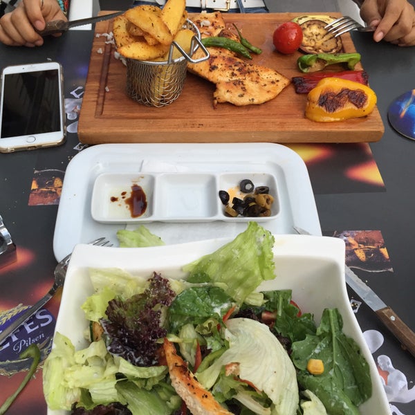 Foto scattata a Pronto Lounge Restaurant da Gülcan H. il 7/22/2015