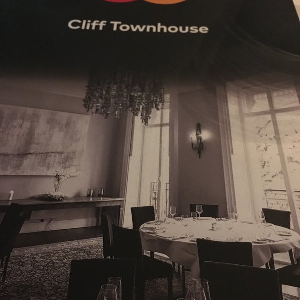 Foto tirada no(a) The Cliff Townhouse por Daniel d. em 3/26/2019