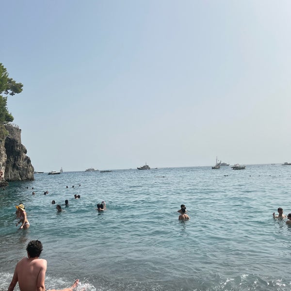Foto diambil di Bagni d&#39;Arienzo Beach Club oleh AAS pada 8/18/2022