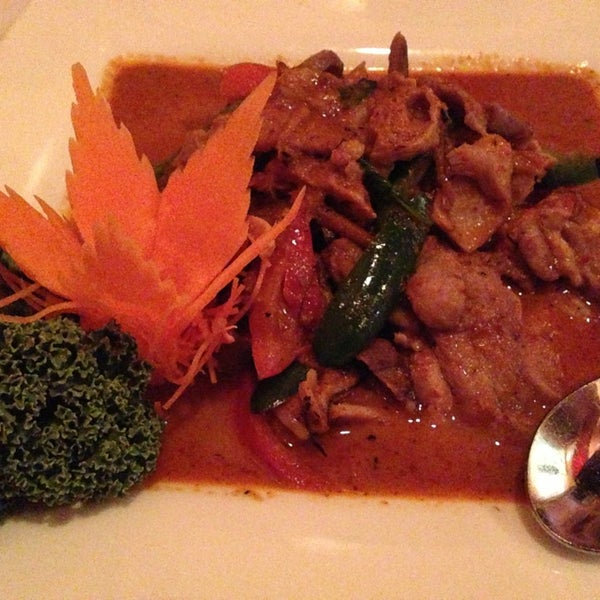 Foto scattata a Montien Boston - Thai Restaurant da Sharon Z. il 1/18/2013