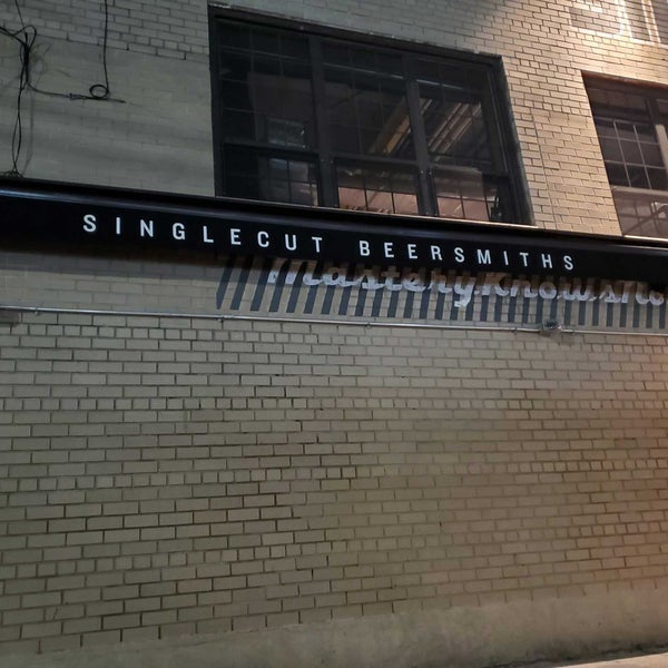 Photo taken at SingleCut Beersmiths by Beer S. on 12/31/2021