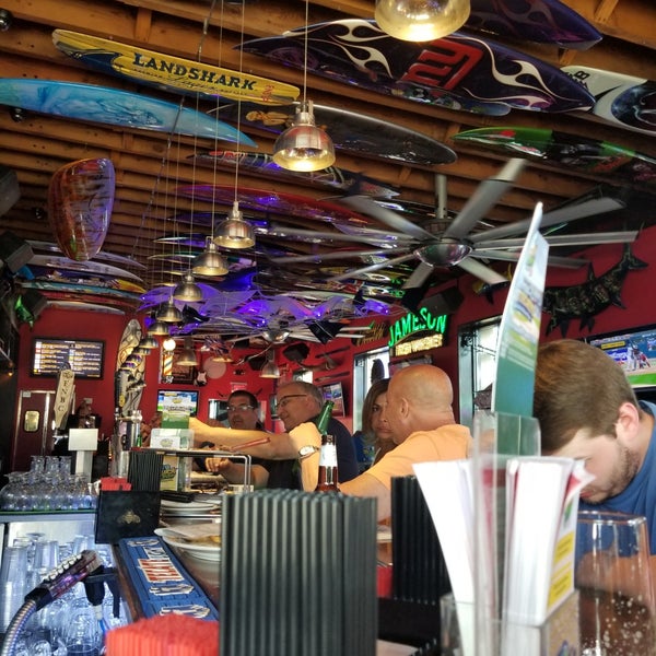รูปภาพถ่ายที่ 381 Main Bar &amp; Grill โดย Beer S. เมื่อ 6/8/2019