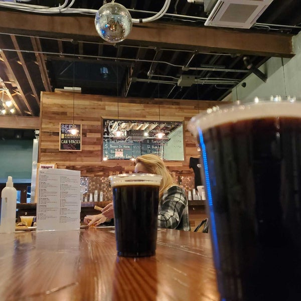 11/28/2021 tarihinde Beer S.ziyaretçi tarafından Focal Point Beer Co'de çekilen fotoğraf