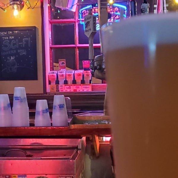 7/24/2021 tarihinde Beer S.ziyaretçi tarafından 8th Street Tavern'de çekilen fotoğraf
