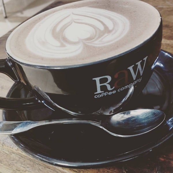 Зерна орешки. Робуста обжаренное зерно кофе. Зеленый кофе. Coffee scrub design. Raw coffee.