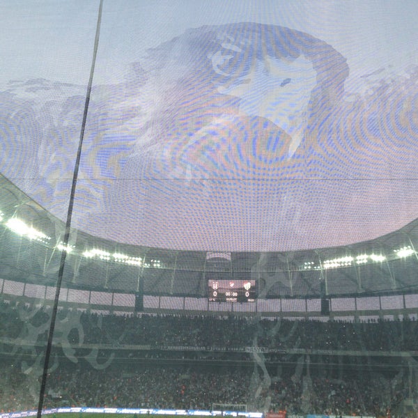 รูปภาพถ่ายที่ Tüpraş Stadyumu โดย Sedat K. เมื่อ 4/11/2016