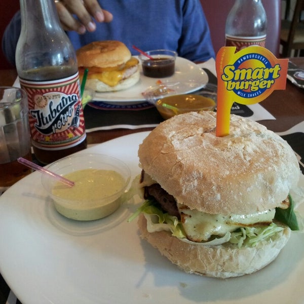 Foto scattata a Smart Burger da Débora M. il 7/13/2014