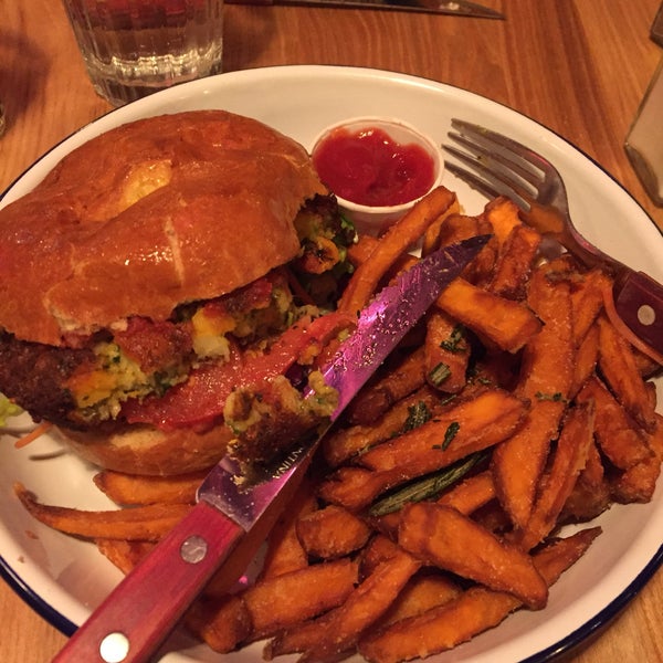 I had the pumpkin and chai veggie  burger🙌 it was one of the best veggie burgers I’ve ever had. 🙌