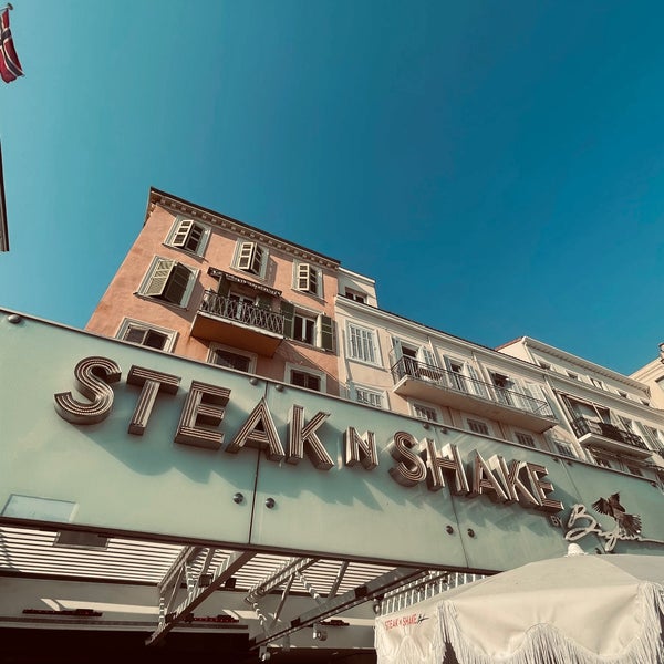 Photo taken at Steak n Shake by Abdulelah .. on 9/11/2021