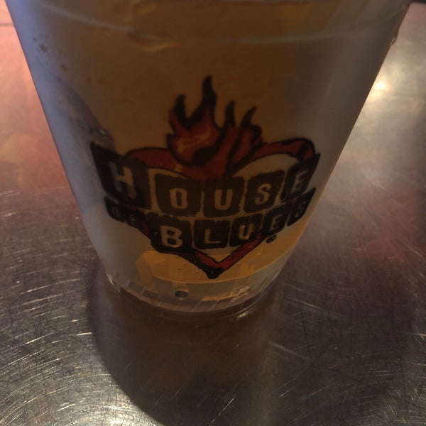Das Foto wurde bei House of Blues Restaurant &amp; Bar von Tommy am 7/15/2019 aufgenommen