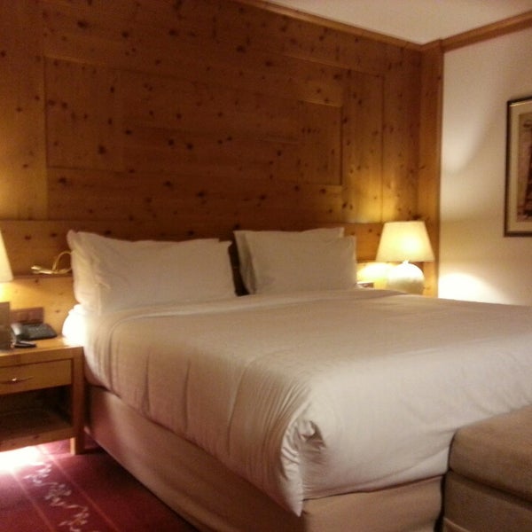 Das Foto wurde bei Arabella Hotel Waldhuus Davos von Yuriy Y. am 9/27/2014 aufgenommen