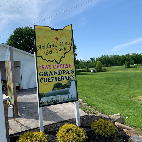 Photo taken at Grandpa&#39;s CheeseBarn by Kiwi on 5/27/2019