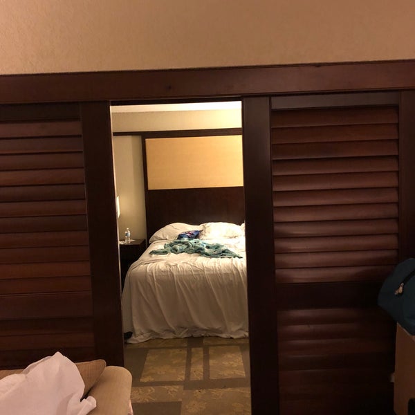 รูปภาพถ่ายที่ DoubleTree by Hilton Hotel Orlando at SeaWorld โดย Kiwi เมื่อ 8/7/2018