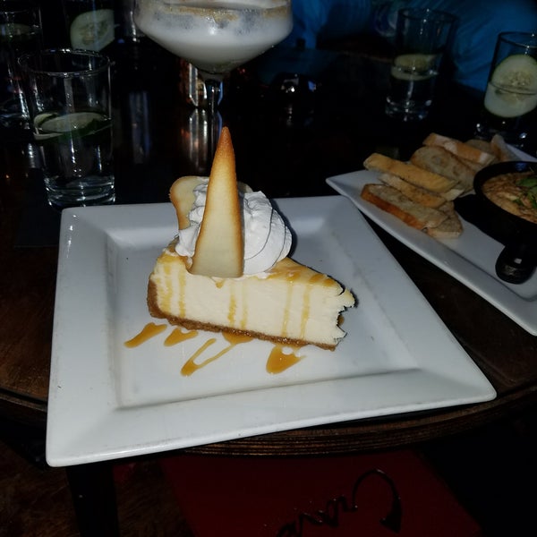 Das Foto wurde bei Crave Dessert Bar von Barbara G. am 6/3/2017 aufgenommen