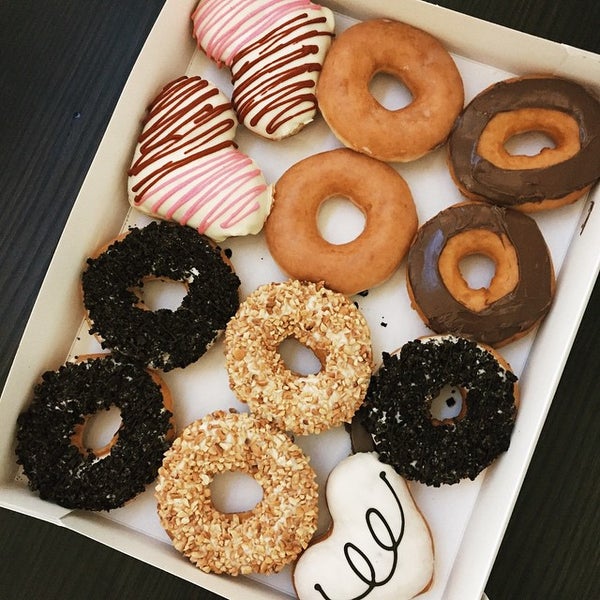 2/5/2015 tarihinde Joshua C.ziyaretçi tarafından Krispy Kreme Doughnuts'de çekilen fotoğraf