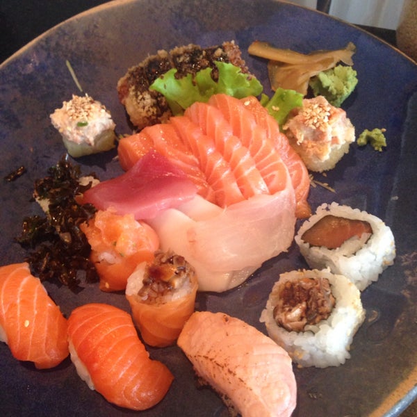 Temaki bol absurdo! Rodizio de sushi muito bom.