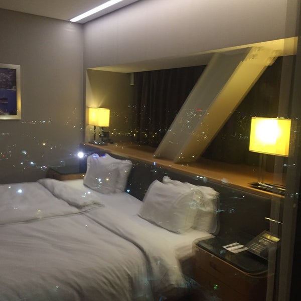 Foto diambil di DoubleTree by Hilton Hotel Istanbul - Avcilar oleh Kenan A. pada 5/14/2022