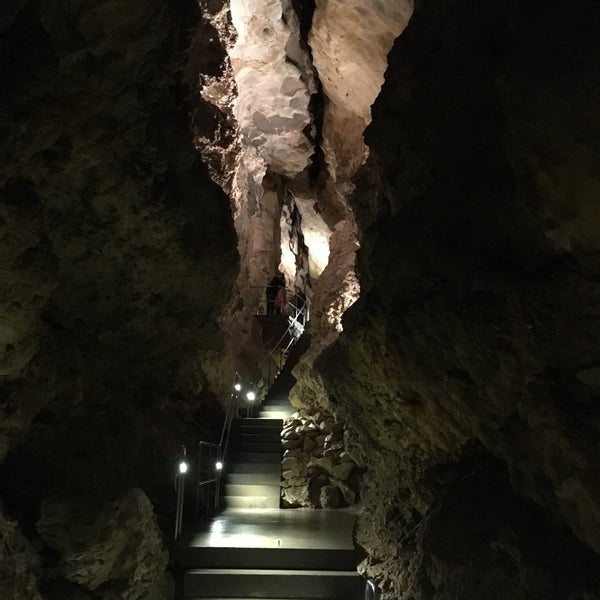 Photo taken at Szemlő-hegyi-barlang by Javiera R. on 9/22/2018
