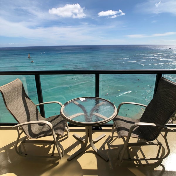 Снимок сделан в Outrigger Waikiki Beach Resort пользователем Spencer 9/1/2019