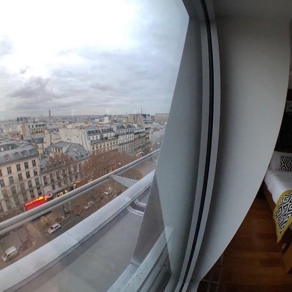 Снимок сделан в Renaissance Paris Republique Hotel пользователем Spencer 1/3/2019
