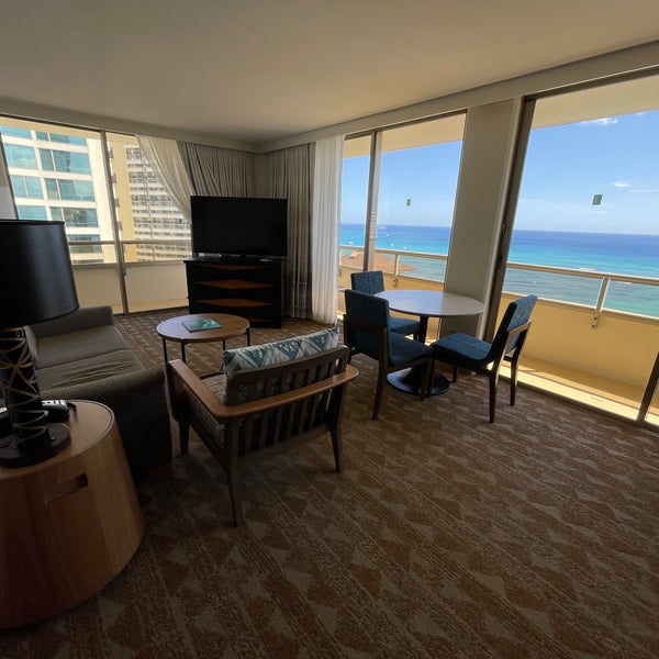 4/18/2021에 Spencer님이 Embassy Suites by Hilton Waikiki Beach Walk에서 찍은 사진
