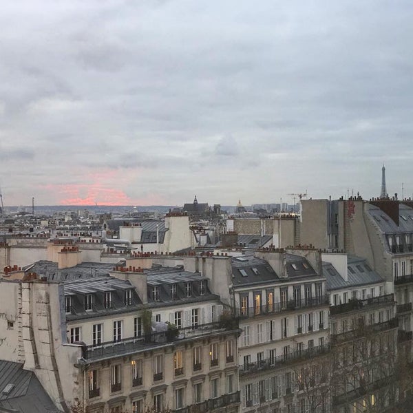 Foto tirada no(a) Renaissance Paris Republique Hotel por Spencer em 1/3/2019