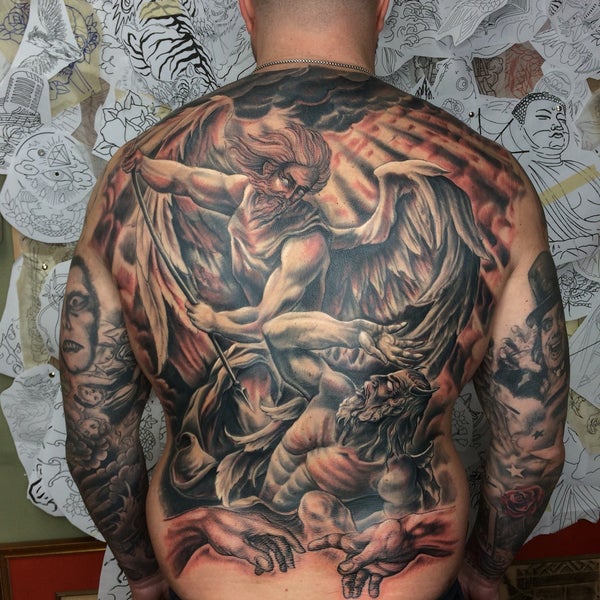 3/7/2018 tarihinde Wizzie L.ziyaretçi tarafından Ron &amp; Dave&#39;s Tattooing'de çekilen fotoğraf