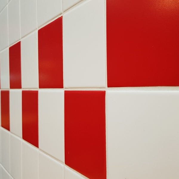 Photo taken at Five Guys by Daniel ダニエル on 10/9/2018