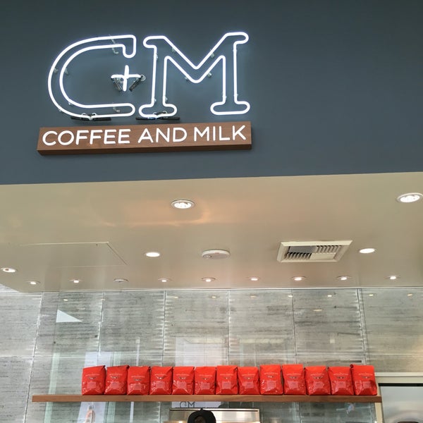 Das Foto wurde bei C+M (Coffee and Milk) at LACMA von Chris A. am 6/27/2016 aufgenommen