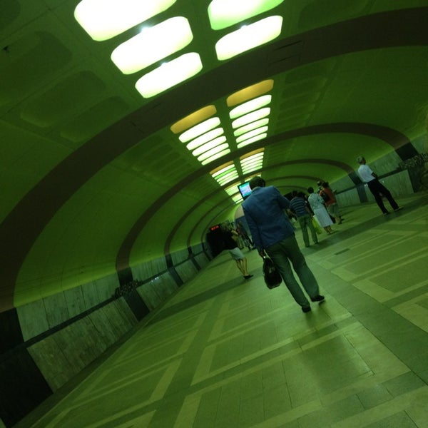 Метро бурнаковская