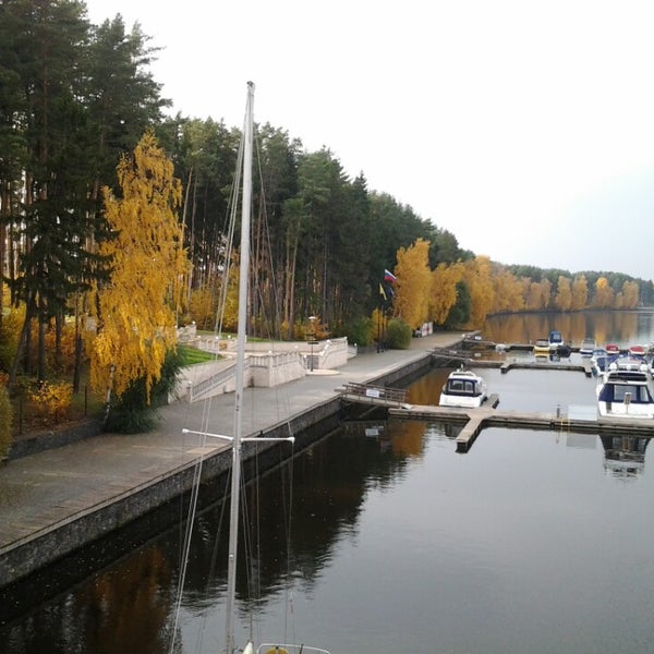 รูปภาพถ่ายที่ Волна โดย Pavel C. เมื่อ 10/10/2013