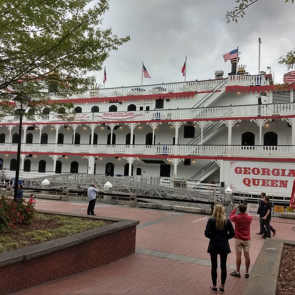 Das Foto wurde bei Savannah&#39;s Riverboat Cruises von Rachel P. am 3/28/2018 aufgenommen