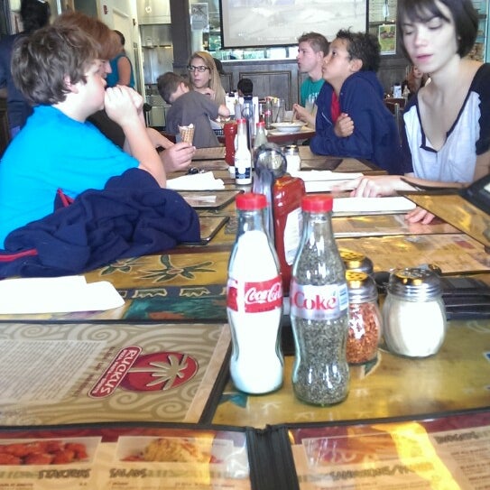 Foto diambil di Ruckus Pizza, Pasta &amp; Spirits oleh Matt M. pada 5/18/2013