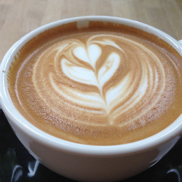 5/14/2013에 Brittany D.님이 Voltage Coffee &amp; Art에서 찍은 사진
