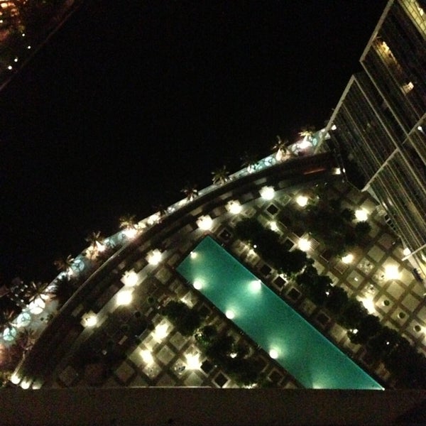 6/16/2013 tarihinde Rziyaretçi tarafından Viceroy Miami Hotel Pool'de çekilen fotoğraf