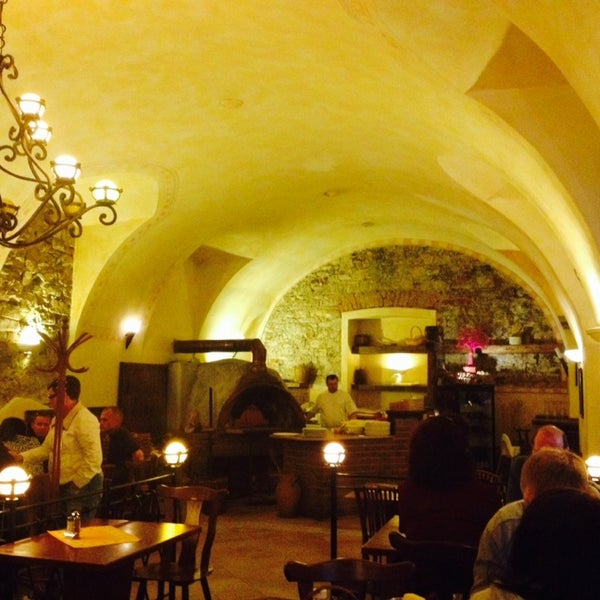 4/17/2014 tarihinde Ömer G.ziyaretçi tarafından Pizzerie Václavka'de çekilen fotoğraf