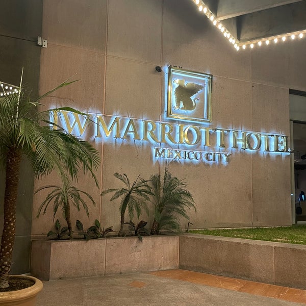 Foto diambil di JW Marriott Hotel Mexico City oleh Kevin J. pada 6/5/2022
