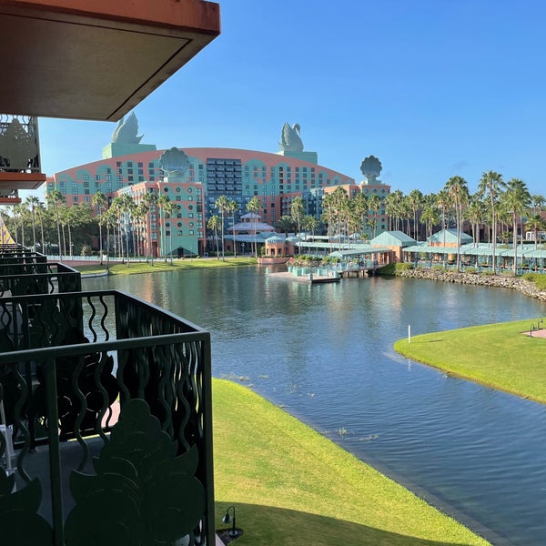 Photo taken at Walt Disney World Dolphin Hotel by Kevin J. on 7/23/2022