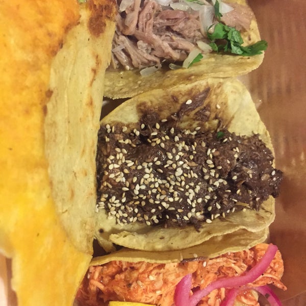 6/3/2015 tarihinde Mirei M.ziyaretçi tarafından Tacos Tacos'de çekilen fotoğraf