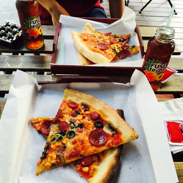 Foto tirada no(a) Pizza Bar por Olcii . em 8/31/2015