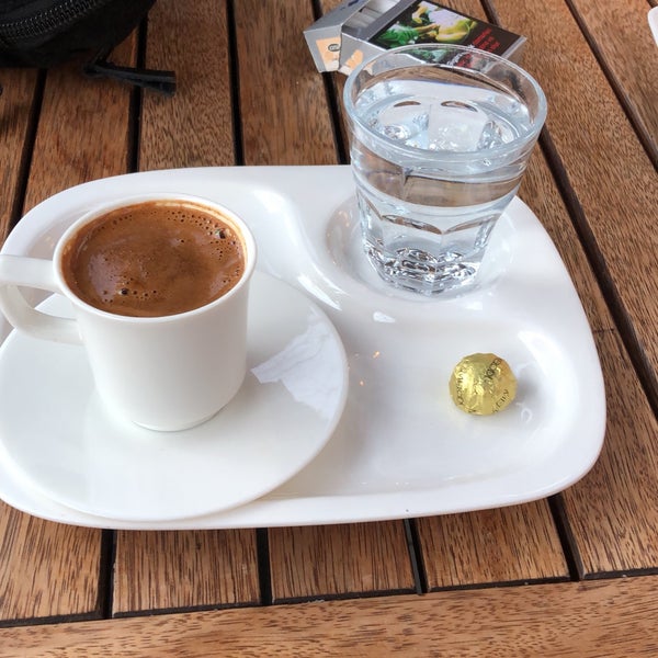 Das Foto wurde bei Nazar Cafe Restaurant von Fatoş İ. am 1/22/2020 aufgenommen