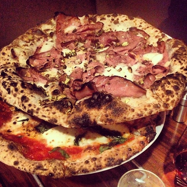รูปภาพถ่ายที่ Cupola Pizzeria โดย Darwin D. เมื่อ 6/7/2013