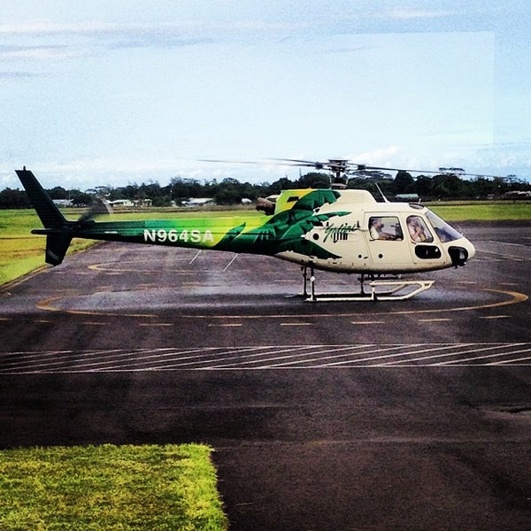 10/1/2013 tarihinde Darwin D.ziyaretçi tarafından Safari Helicopters'de çekilen fotoğraf