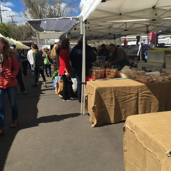 Healthy Butter Table At The Calabasas Farmers Market 2 visitantes