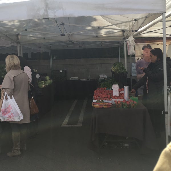 Healthy Butter Table At The Calabasas Farmers Market 2 visitantes