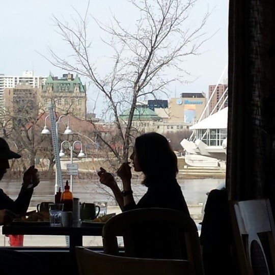 4/26/2014 tarihinde Pierre T.ziyaretçi tarafından Promenade Cafe and Wine'de çekilen fotoğraf