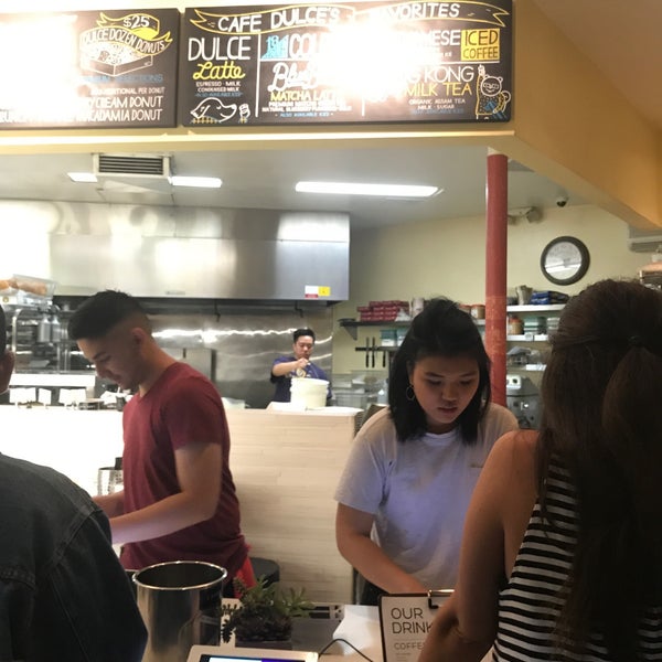 Foto diambil di Café Dulcé oleh Dari pada 7/20/2018