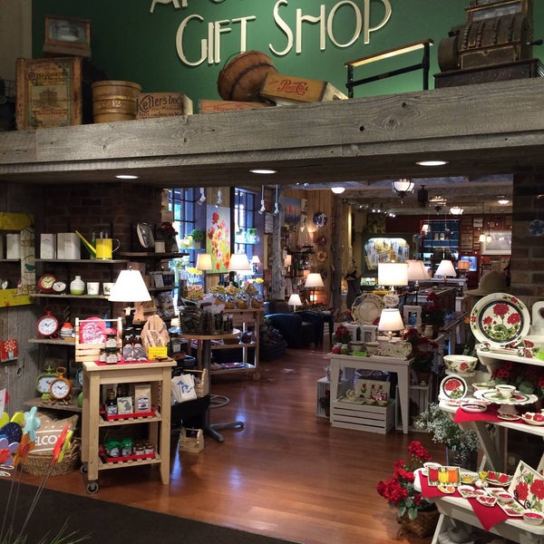 Foto tirada no(a) Apothecary Gift Shop por Apothecary Gift Shop em 12/24/2015